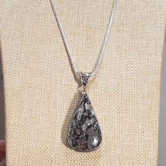 Eudialyte necklace, 925 silver eudialyte long pendant necklace - Picture 6 of 13